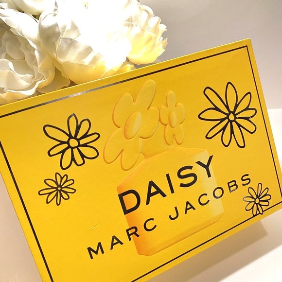 Daisy Marc Jacobs Perfume Box Yellow Cute Storage Display Rectangular Flowers - Picture 4 of 16
